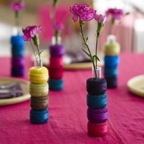 Psicóloga y Diseñadora Floral.  Apasionada por las flores, el café y el chocolate.