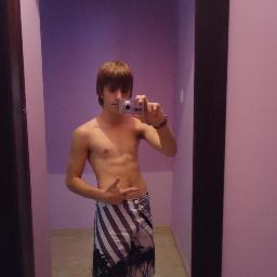 sou roqueiro doente,amo comer e minha fofolete @gleicebieber