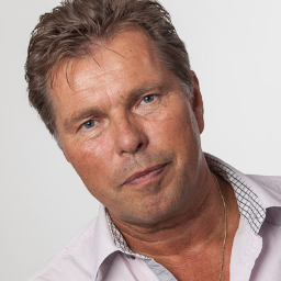 TheovVliet's profile picture. Vader van 3 zoons en 1 dochter | getrouwd met Wilma | algemeen directeur @CombiVliet | tomaten | ondernemer | tennis | golf | Samen Groeien