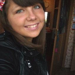 im 17 and, i love to laugh and have the best time with my friends!