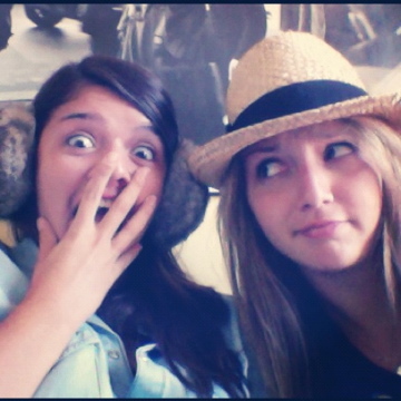 AwkwardRandomT's profile picture. 18 - pretending to be vloggers but, actually, just failing everything