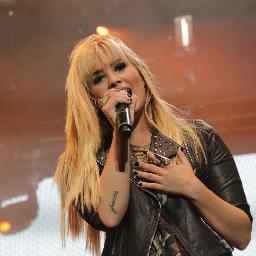 EVERYTHING WHAT YOU SEE IS THE LA LA LAND MACHINE!!!!!!!! proud belieber,little monster and *course* lovatic ♥