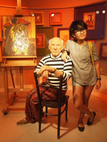 qiwiw's profile picture. entrepreneur | designer | dancer | brand manager of @kainlokal_id