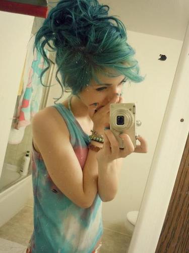 Hey, My names Isabella, I'm kinda strange but who isnt? //19//RP//Taken//