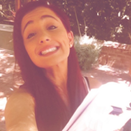 notthisfalse's profile picture. Kiss me if I'm wrong, but dinosaurs exist right? ♡