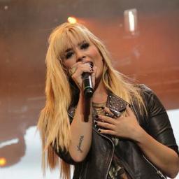 Fan club dedicated to the princess @ddlovato .
While there is a smile in you There will be one in us . Donas : Eduarda, Michelle . Since : 29/09/2012 .