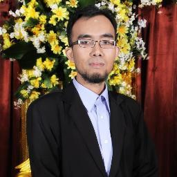 Founder & Direktur WORD SMART CENTER (WSC), Redaksi Majalah KIASTRA (Kiat-Strategi), dan Redaksi Buletin ISLAMIC CENTER PUSDAI Jawa Barat.