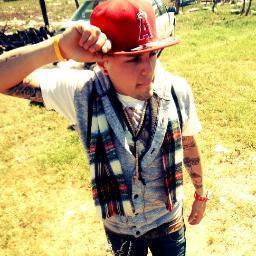 NikeMicFly23's profile picture. Fuck this Bio .