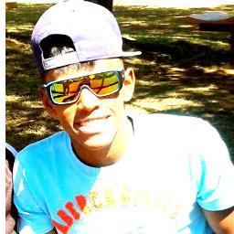 - Aquele menino de 16 anos #Pretinho& #Ousado rs . 
& Namorado da @01adrielle haha ;x