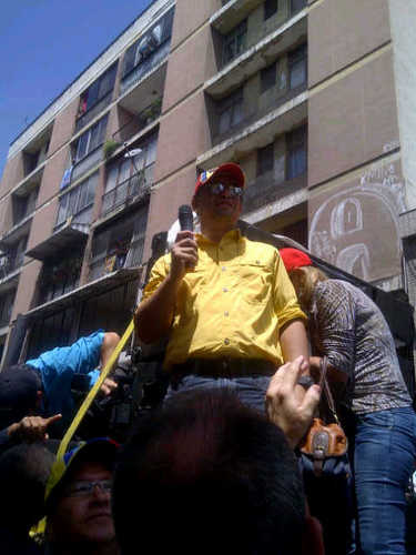 Locutor, Productor, Maestro de Ceremonias, Animador, Gaitero, Venezolano, Padre de Familia y con mucha fe en Dios que vamos a salir de esta pesadilla pronto!