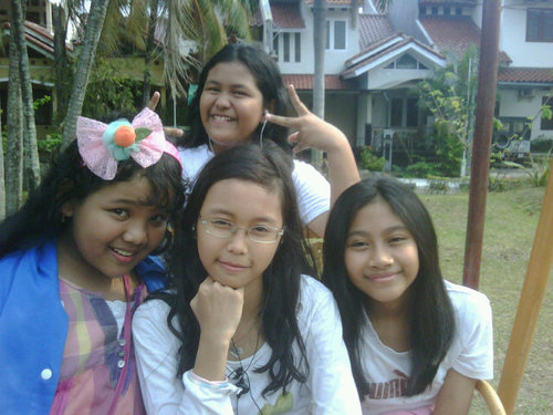 ♬CIT♬still with @merciela_cici @ichaaisyahna @caca_ichacici.♥cychcaraddict♥
