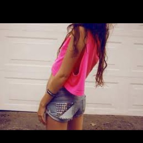Hey Guys! If you love Love then follow me! Where I give facts about life, relationships, and yes LOVE!! Follow my other account @presleybella