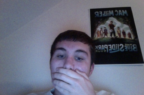 RandomSchmuck's profile picture. Im a Randy, My hand is bigger than my face, is that BAD?