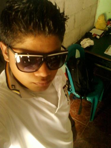 Soy buena alocado amistoso me gusta vivir entre ambiente fiestero así soy yo y agarro formalidad cuando el momento lo merece.
