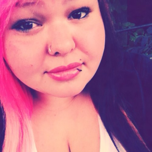 aliciamay18's profile picture. hmm well im normal i guess i listen to @macmiller nd @machinegunkelly on tha daily (: