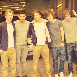 on the 6/12/11 @Real_Liam_Payne TWEETED ME! seen @onedirection live twice 08/04/11 & 21/1/12..THE MOST AMAZAYN'EST DAYS EVER! Frankie Cocozza♥
