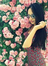 Love flowers, cocacola :p, pizza, sunglasses.... ;) and 
TOYstory :D 
Follow me and i follow you back :*
