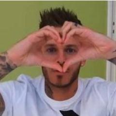 Je suis fan de Matt Pokora , j'addore le cheval et voila c est tout.