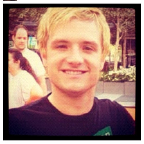 I LOVE Josh Hutcherson!!!! follow me and I'll follow you back pinky promise!!! :)