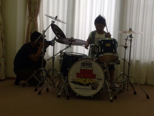 どうもでございます！ 東京と海外で音楽活動してるドラム叩きです|(￣3￣)| いろんな文化、芸術、クリエイティブな情報交換をしていきたいです(-^〇^-) よろしくお願いしま～すm(_ _)m