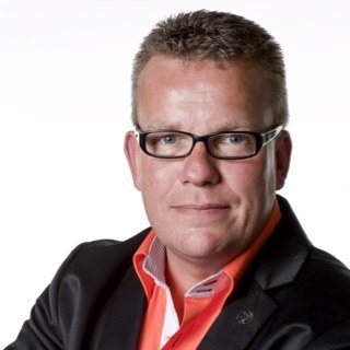 Enthousiast, creatief, gedreven, daadkrachtig, sociaal, maatschappelijk betrokken en loyaal.