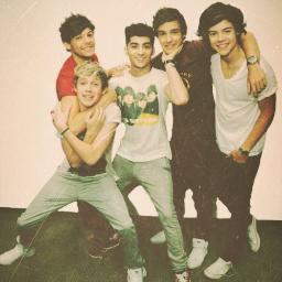 sisterslove_1D's profile picture. Hi we're Flávia&Sofia&we love 1D, no matter what♥‏ Eat like Niall, flirt like Harry,pose like Zayn,care like Liam and laugh like Louis*Ask for a follow back♥