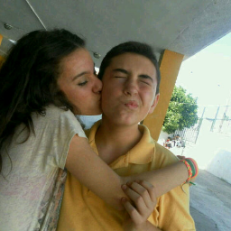 Amigable, sincera y me gusta tener muchos amigos