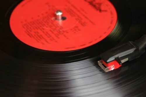LADO B,programa de música online producido por FelipePinzón y JuanFerHidalgo,que brinda nuevas propuestas musicales,con un conocimiento interesante y anecdótico