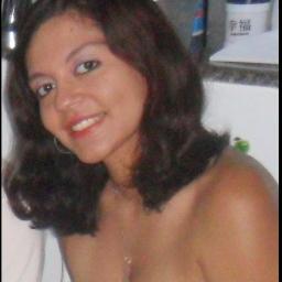 Eu curto o funk,gosto da night,sou de beber
adoro dar um rolé com as amigas.Vivo a vida tão intensamente que não vejo maldade é so curtição