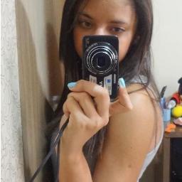 Eu sou do tipo que falo alto, que fala palavrão que é moleca. eu sou do tipo que não tem vergonha de ser feliz...