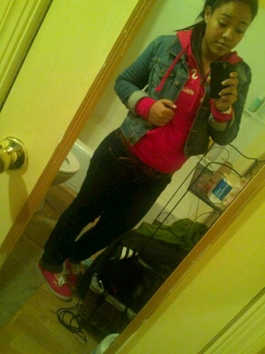 Im 16 years old, im peurto rican i work go to school and a cheerleader :) #teamfollowback #teambreezy #EbonLurks