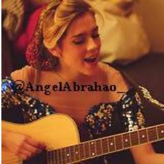 Lôra dos olhos azuis, ela tem o sorriso mais sincero, o olhar mais doce, os traços mais perfeitos e o coração mais belo te amo @sophiaabrahao 14/02/2012