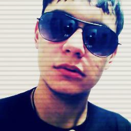 Amo uma boa Musica.. Gosto de Palavras,amo escrever,gosto muito de Rock , Fé e foco é o principal  . :)