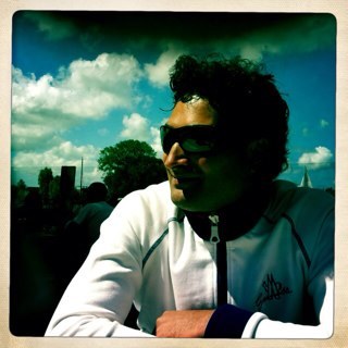Mobile. Classic Rock, reading mostly non fiction. Cycling, Skiing. Strand en oude stenen