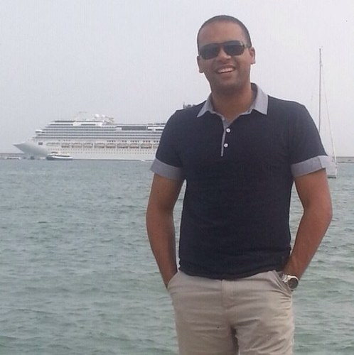Dominicano. Médico. Residente entre el Caribe y el mediterráneo. Me Apasionan los negocios, proyectos de salud y la política.