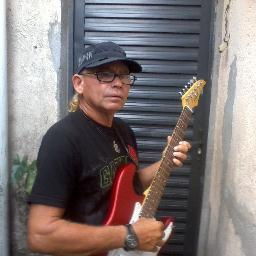 na minha opiniao,sou um cara que gosta muito de esportes e  de musica,adoro compor musicas e etc.