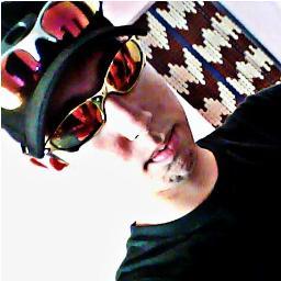 Solteiro.. 17 anos.. Curto um pouco de Rock,Pop,Rap,Eletronica, Sertanejo, Funk &&  Pagode...Ciumento..Romantico.. Daria o mundo pro meu mundo ser você (8'