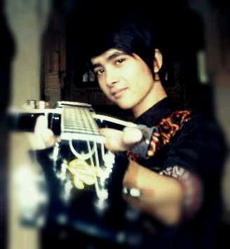 Die_Raden's profile picture. Yang bergaya di atas panggung sambil megangin Gitar,, kalo ga salah sih nama Band nya itu @voxxa_band