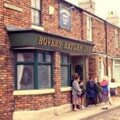 Every one follow this page if your a kym Lomas Fan (: or coronation street Fan Follow :) 3