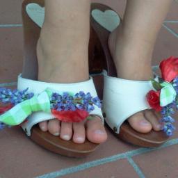 Mammaconitacchi's profile picture. Mamma felice di due bimbe (Viola e Vittoria), adoro le scarpe e vivo tra i libri