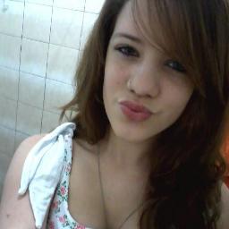 Não se iludii no meu sorriso , pareço uma boneca , maiis não fui feiita pra briincar ;))