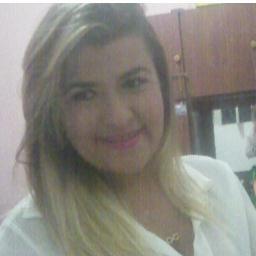 . ela tem aquele gosto doce de menina romântica e aquele gosto ácido de mulher moderna. =)  Vascaína *-*
