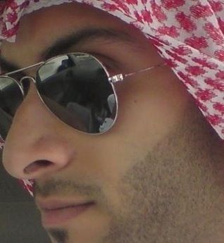 مجرد شخص مدرك للواقع واتغافله ، هنا مملكتي الخاصه