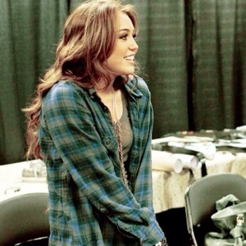 MissCelinaErin's profile picture. 20 years old and still managing mischief. Will a girl ever learn? It's a good thing I know how to write, or I'd be screwed. {PostHogwartsRP}