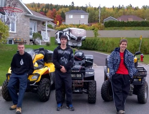 ma vie, c'est de faire de la moto et du sport :p je follow back