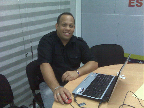 luchador incansable, chavista de corazón político social, Licenciado en gestión ambiental, manejo de estructuras y asesor político.