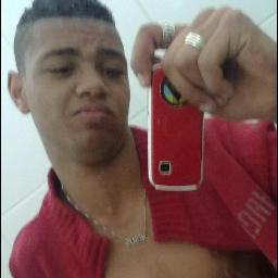 Nosso protetor, que nunca falhá 
Sempre esta conosco aonde vá, na alegria e na tristeza ! 
Eu te amo meu senhor.. 
JESUS é grande