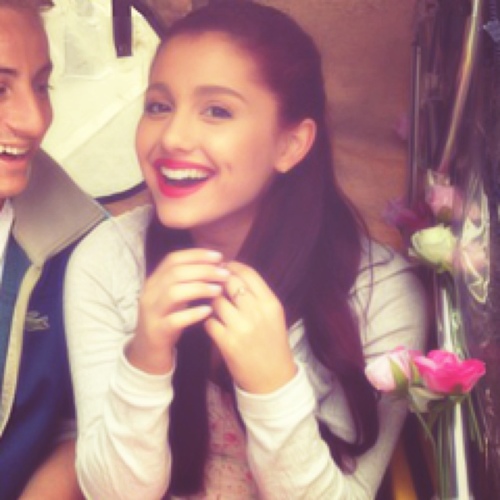 ArianaFaker's profile picture. You're only reading this to see if I'm single.