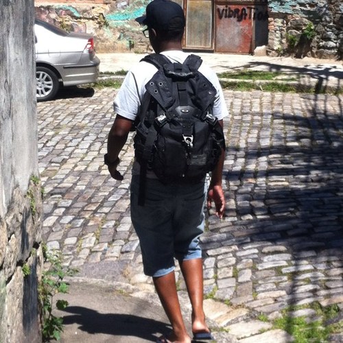 Sou Apenas um Rapaz, Latino Americano, Sem Dinheiro no Banco, Sem Parentes Importantes e Vindo do Interior!