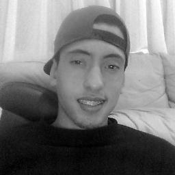 'Tenho em mim todos os sonhos do mundo ;)
Quem sou??
 Eu sou para cada pessoa aquilo que ela acha que eu sou (Y'